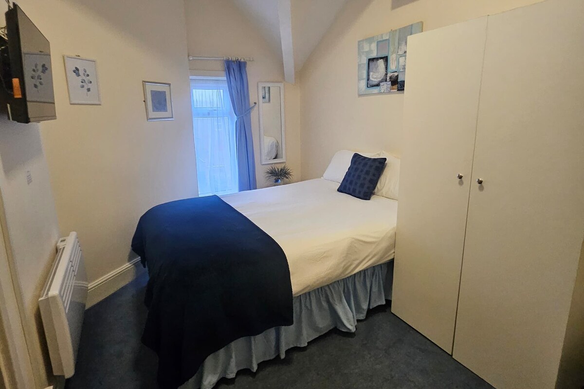 Iron/ironing board, free WiFi