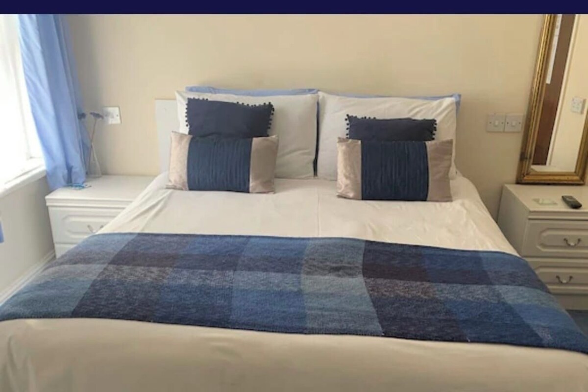 Habitación económica doble | Tabla de planchar con plancha y wifi gratis