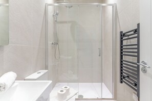 Unclassified image, 3 of 20, button - Apartment 4 (Cardiff)
