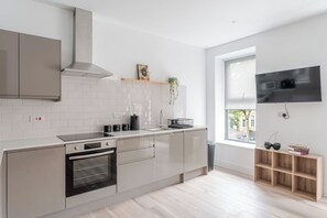 Unclassified image, 5 of 20, button - Apartment 4 (Cardiff)