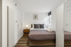 Unclassified image, 2 of 14, button - Sleek Studio Near Little Venice in Greater London (London)