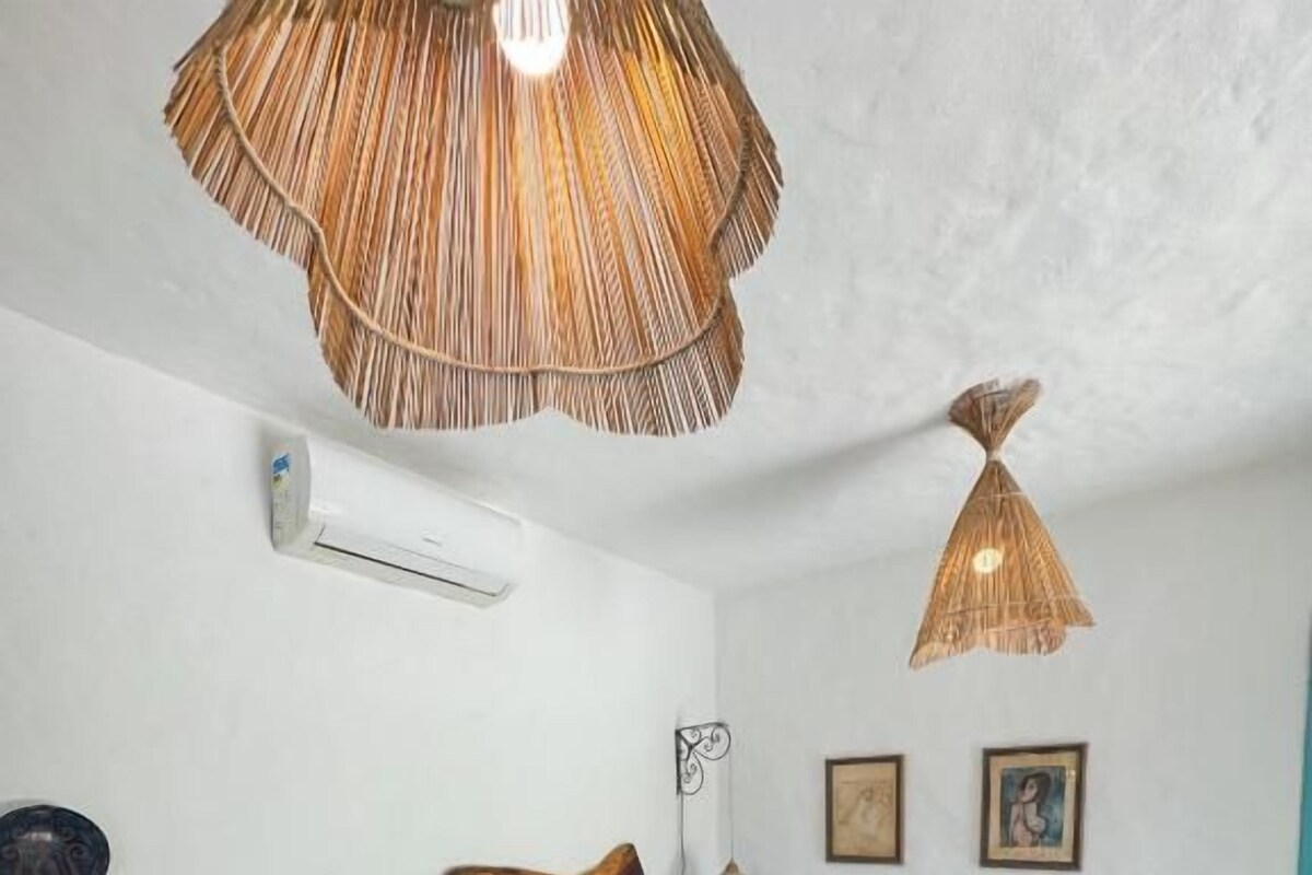 Sistema de insonorización, tabla de planchar con plancha y wifi gratis 