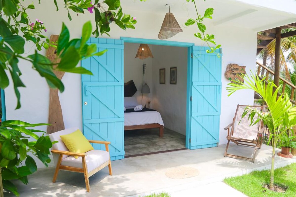 Quarto casal conforto, 1 cama Queen, banheiro privativo, vista para o jardim | Quartos à prova de som, ferros/tábuas de passar roupa, Wi-Fi de cortesia