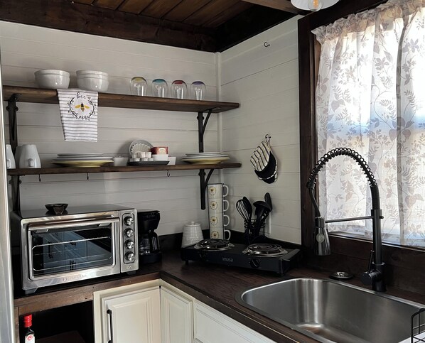 Private kitchen - Tiny home bungalow in private setting (Candler)