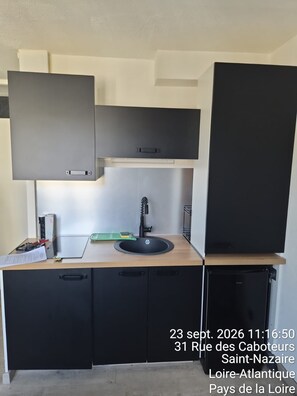 Private kitchen - Vrbo Property (Saint-Nazaire)