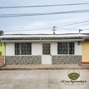 Exterior detail - Cozy, Entire Kumanday House in Murillo—Near Nevado del Ruiz (Murillo)