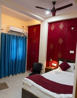 Unclassified image, 3 of 3, button - Elvoria Inn (Varanasi)