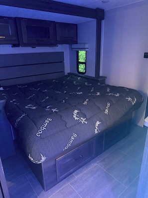A bedroom with a bed, a window, and built-in cabinets. - Skip the ordinary hotel—stay somewhere unforgettable. (Leesburg)