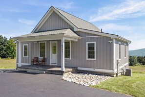 Unclassified image, 2 of 48, button - Naples Oasis: 2 bedrooms, 2 baths, a full kitchen and open-concept, lake views! (Naples)