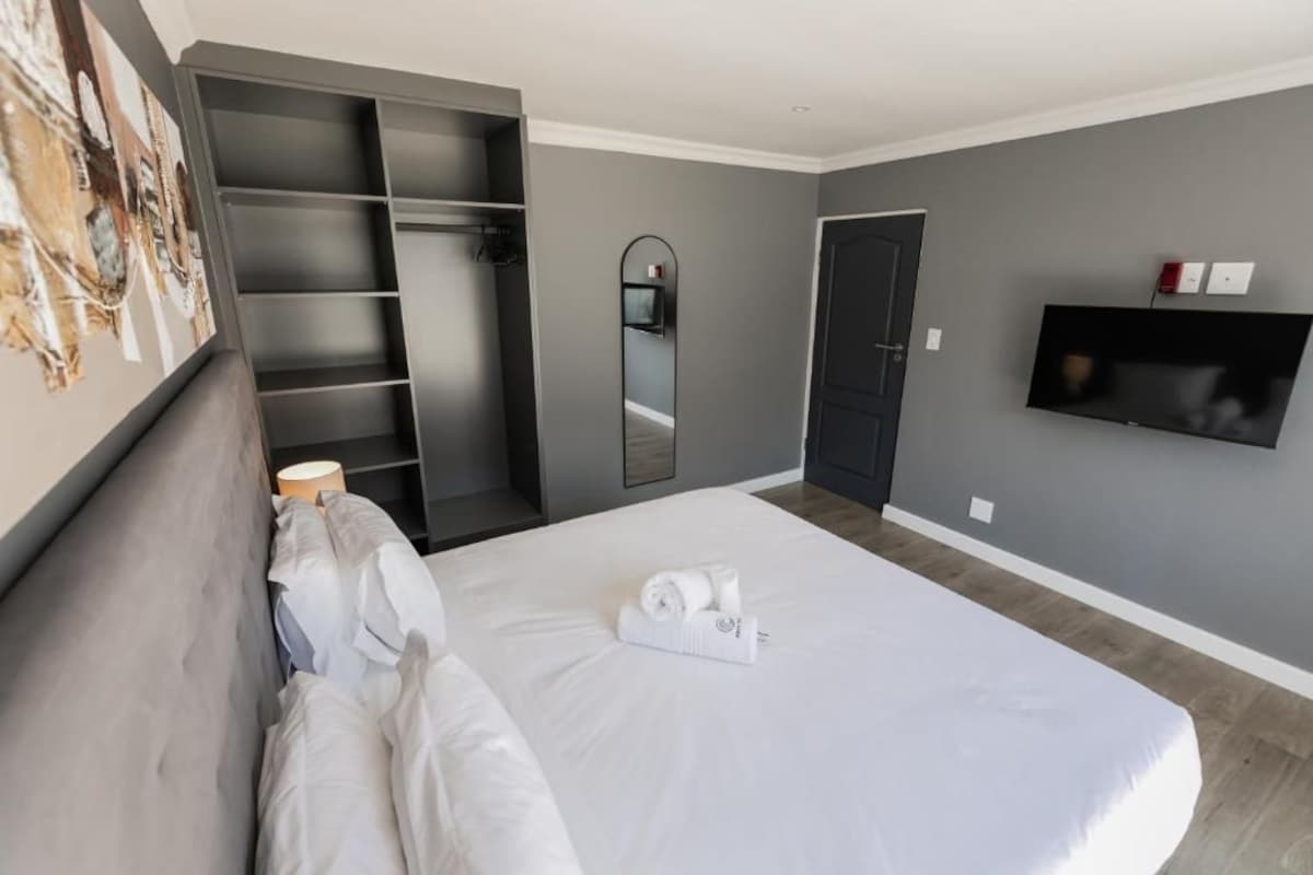 Habitació doble clàssica, bany compartit | Planxa i posts de planxar i wifi gratuïta 