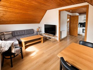 Living area - Ocean View Apartment – Heart of Tórshavn (Tórshavn)