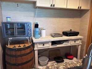 Convenient coffee bar and kitchenette with handy cooking appliances