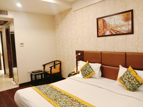 HOTEL SS GRANDEUR