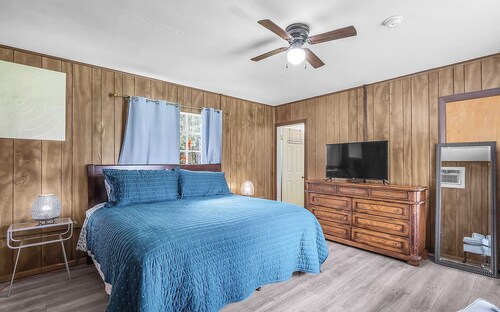 The Postcard Inn & Suites