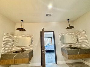 Unclassified image, 3 of 24, button - Luxury 3 Level Modern Retreat 6 beds-6 baths with 3 primary Suites in Marietta (Marietta)