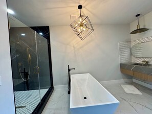 Unclassified image, 4 of 24, button - Luxury 3 Level Modern Retreat 6 beds-6 baths with 3 primary Suites in Marietta (Marietta)