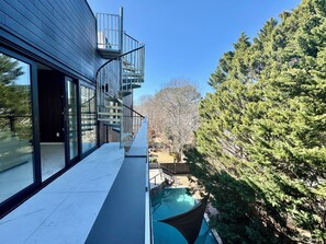 Unclassified image, 2 of 24, button - Luxury 3 Level Modern Retreat 6 beds-6 baths with 3 primary Suites in Marietta (Marietta)