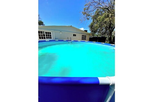 Chalet with a pool and a car