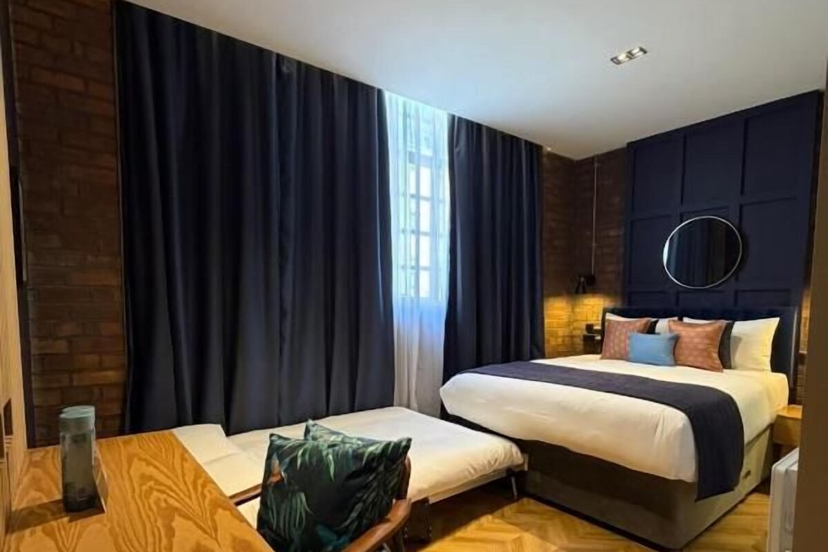 Deluxe Room, Multiple Beds | Iron/ironing board, WiFi (free)