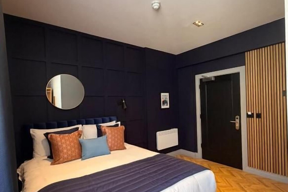 Double Room, Mobility Accessible | Iron/ironing board, WiFi (free)