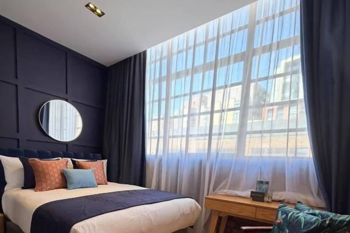 Deluxe Double Room | Iron/ironing board, WiFi (free)