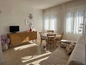 Living area - Romantic Getaway with a Lake View—By Niko's (Gardone Riviera)