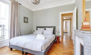 Unclassified image, 2 of 26, button - REFINED MARAIS APARTMENT JUST 1 MINUTE FROM THE METRO (Paris)