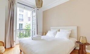 Unclassified image, 5 of 26, button - REFINED MARAIS APARTMENT JUST 1 MINUTE FROM THE METRO (Paris)