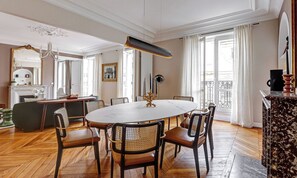 Unclassified image, 3 of 26, button - REFINED MARAIS APARTMENT JUST 1 MINUTE FROM THE METRO (Paris)