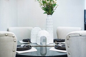 Enjoy meals together in our elegant dining area with seating for four, perfect for breakfast, dinner, or planning your next Santiago adventure. - Modern Luxury • Gym • Fast WiFi • Parking (Santiago De Los Caballeros)