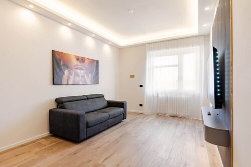 Charme Vittoria | Elegant Apartment in Downtown Asti