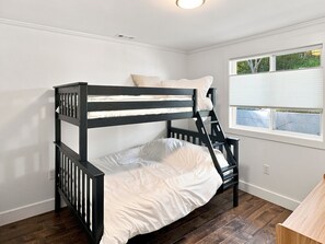 A bunk bed with white bedding in a room with white walls and a window. - Peaceful Lakefront Retreat on Watts Bar with Private Boat Ramp (Spring City)
