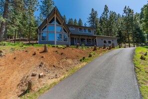 A modern two-story house with a large front porch and a driveway leading to the entrance. - Spacious 4-bedroom house in Pioneer Ca with AC and Heat (Pioneer)