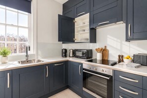 Unclassified image, 4 of 19, button - J-Theodore | Spacious 2BR, 2 Baths & Sofa Bed (London)
