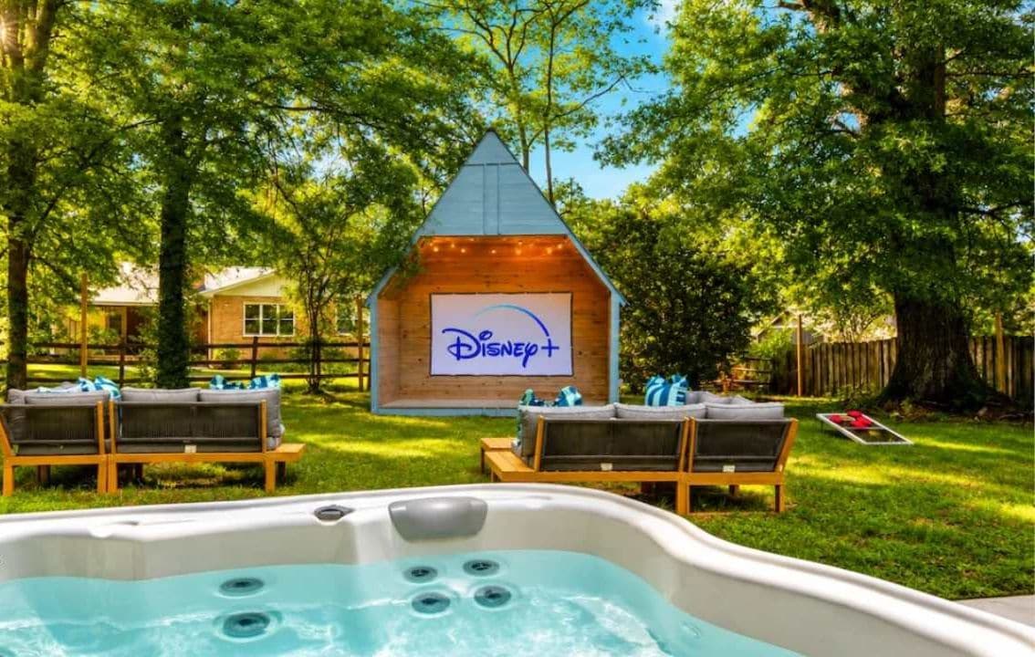 The Slide House - Theater - Hot Tub 