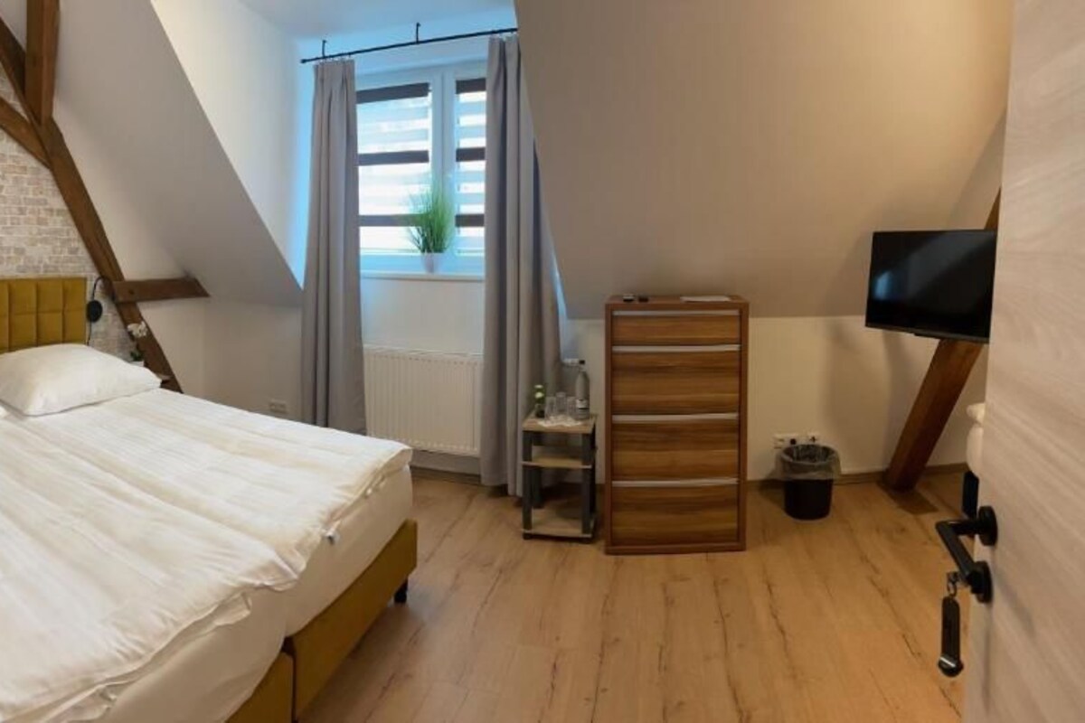 Familien-Dreibettzimmer, Blick auf den Innenhof