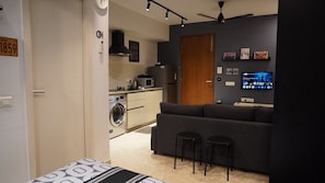 Unclassified image, 5 of 18, button - London Studio I Hiranandani Estate I WiFi (Thane)