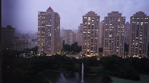 Unclassified image, 3 of 18, button - London Studio I Hiranandani Estate I WiFi (Thane)