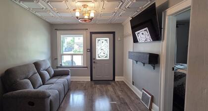 Vintage restored 1890's cottage in Toronto! Enjoy SimZen at it's finest.