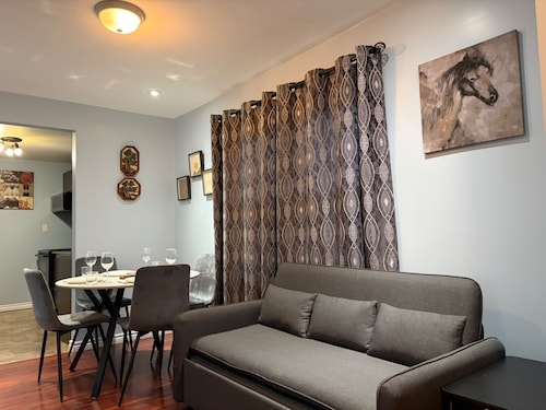 Cozy 2BR Oshawa Retreat | Near Lake Ontario