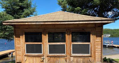 Waterfront 4BR Home on the beach. Parking. Wifi. Long Lake.