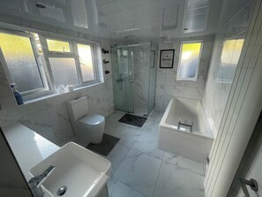 Unclassified image, 5 of 19, button - Cozy Cannock Retreat - 3 Bedroom 2 Bathroom (Cannock)