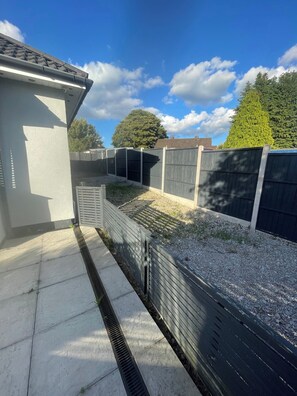 Unclassified image, 5 of 19, button - Cozy Cannock Retreat - 3 Bedroom 2 Bathroom (Cannock)
