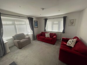Unclassified image, 2 of 19, button - Cozy Cannock Retreat - 3 Bedroom 2 Bathroom (Cannock)