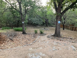 A wooded area with trees, a dirt path, and a wooden fence. - Two bedroom Westlake house, very convenient to downtown and Zilker / ACL (Austin)
