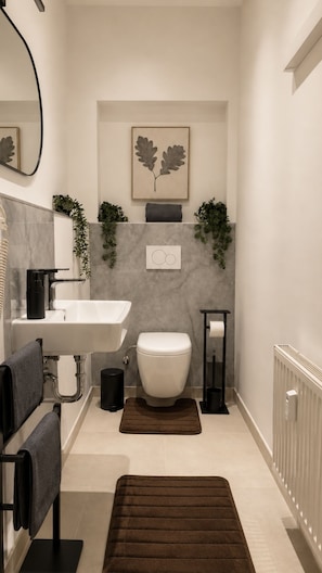 Bathroom - MeBa Living Premium Studio Queen-Size Bed, Wi-Fi, Kitchen & Nespresso (Mönchengladbach)