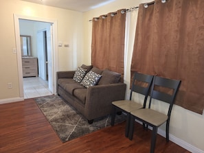 Unclassified image, 4 of 8, button - Cozy 1-bedroom houseFully furnished, 12 miles from LAX, 30 minute drive to OC, (South Gate)