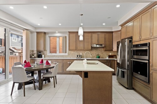 Luxe 6 Bed Home | Lion Safari | Ping-Pong | H Falls