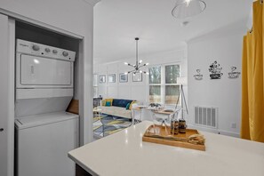 White House | Washer and Dryer - 16Guest|Fenced|Pets OK|1 MinDwntwn|Relax N Raleigh (Durham)