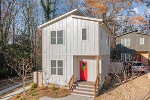 White House | House No. 2 - 16Guest|Fenced|Pets OK|1 MinDwntwn|Relax N Raleigh (Durham)